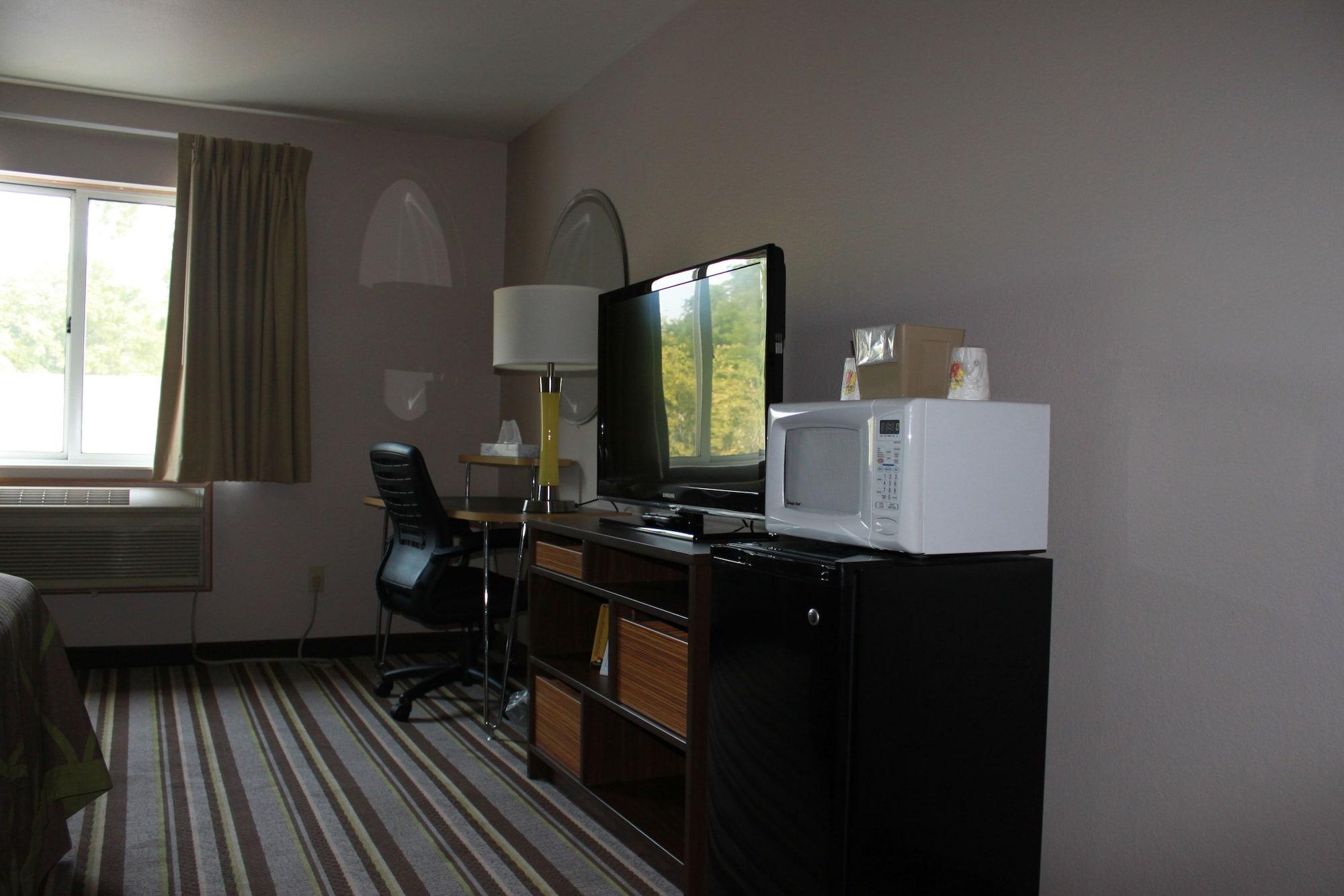 Super 8 By Wyndham Manistee Hotel Exterior foto